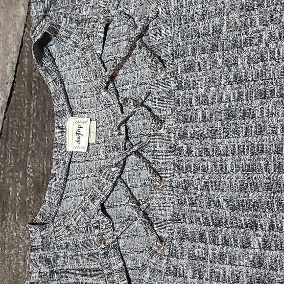 BUCKLE DAYTRIP CUT-OUT CRISS-CROSS LONG-SLEEVE SHIRT - Picture 2 of 14